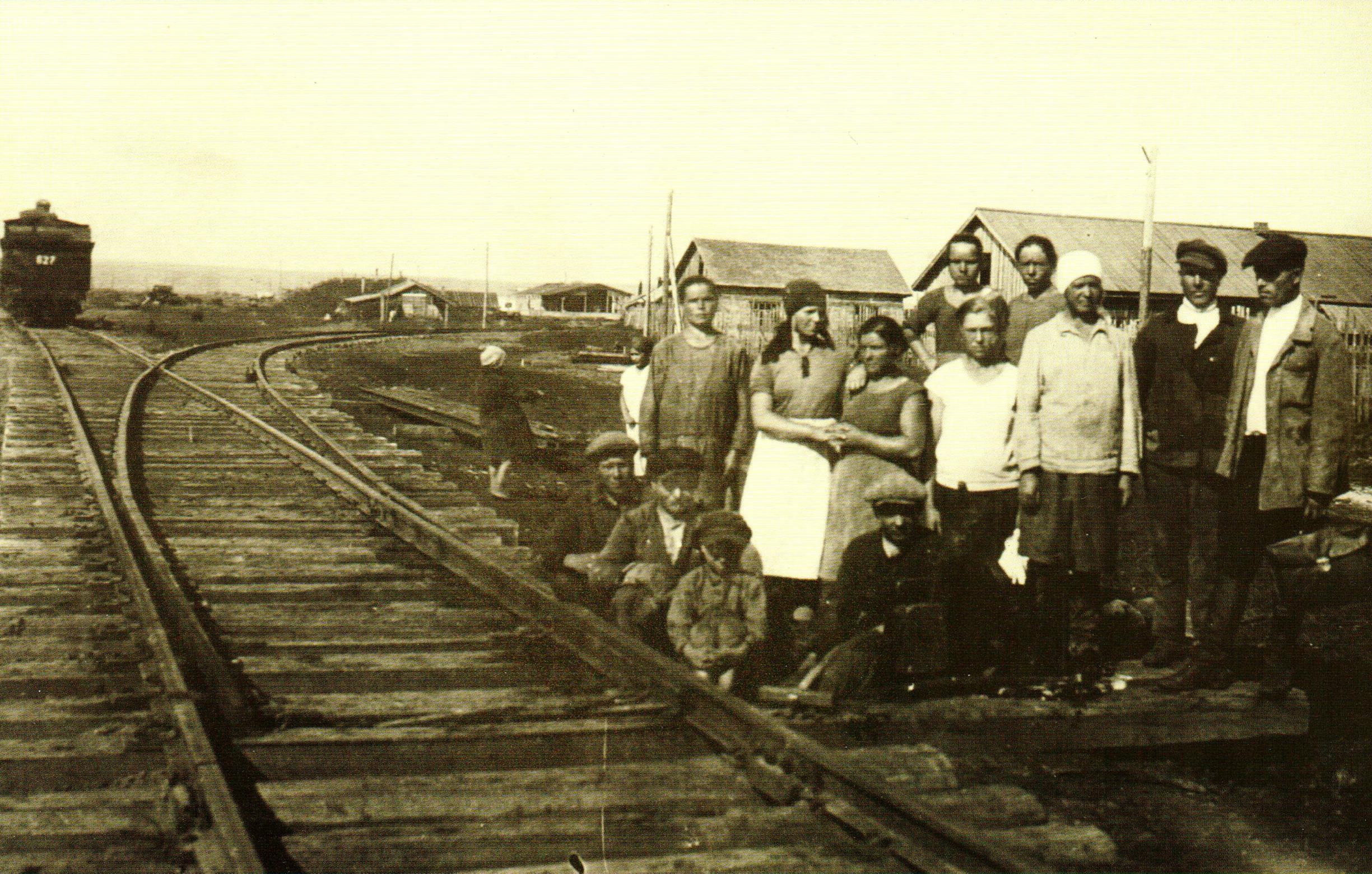 Проложены железнодорожные пути для Кемеровского азотно-тукового завода. 1930-е годы.